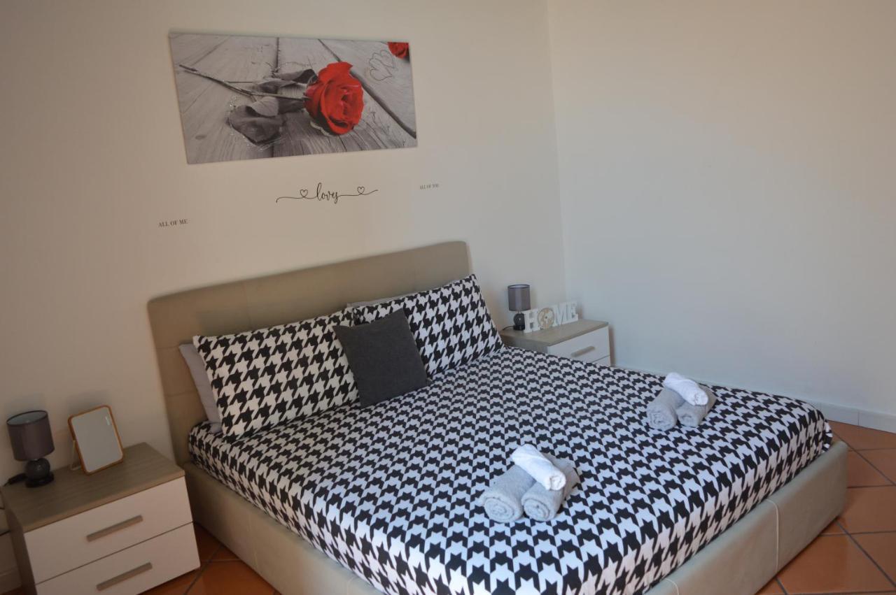 Domus Cavour Apartment ชิวิตาเวกเกีย ภายนอก รูปภาพ